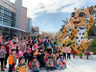 6公尺高花博石虎公仔　移師纖維工藝館